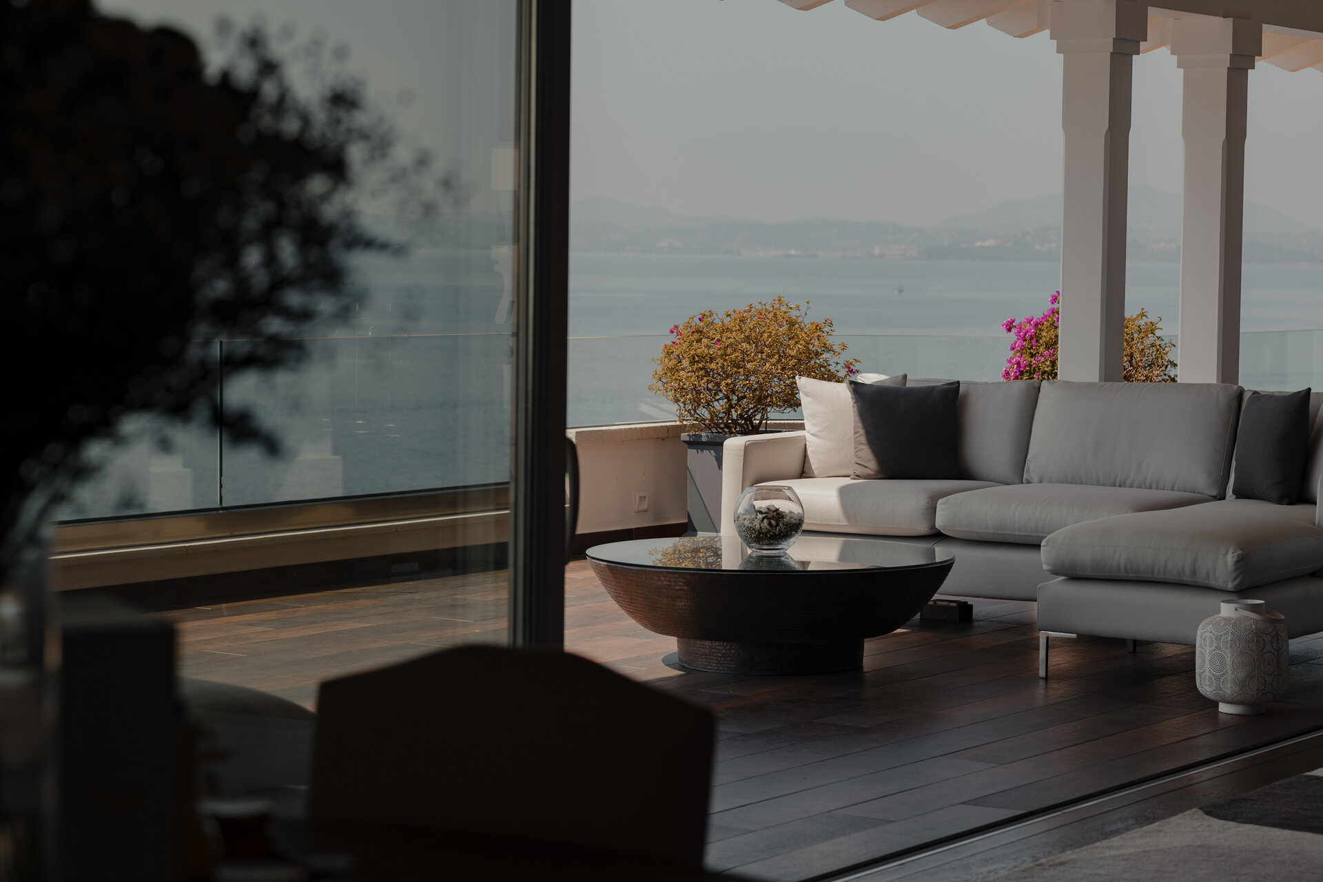 Salon avec vue sur la mer Ionienne, villa de luxe Corfu