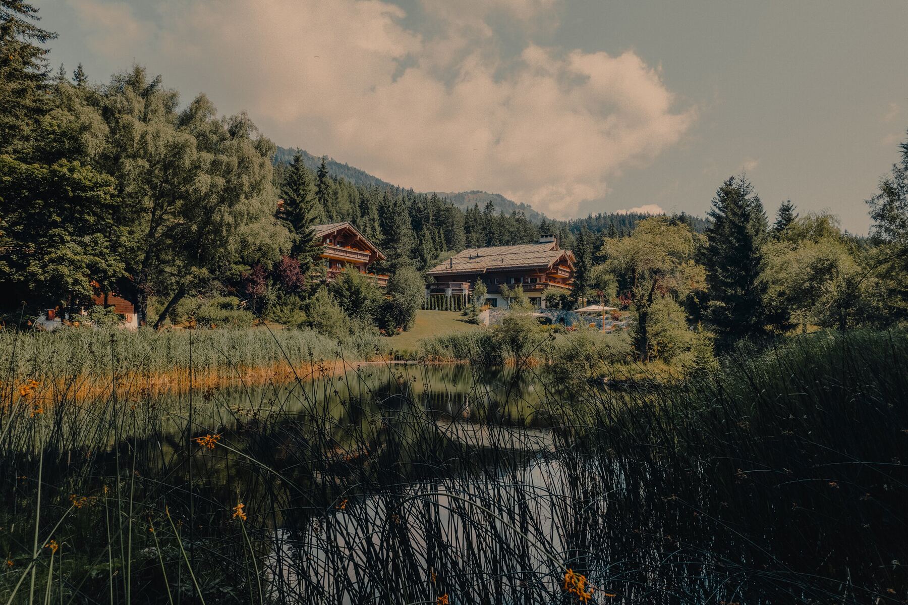 Vue extérieure été, chalet de luxe Crans-Montana, Plan-Mayens