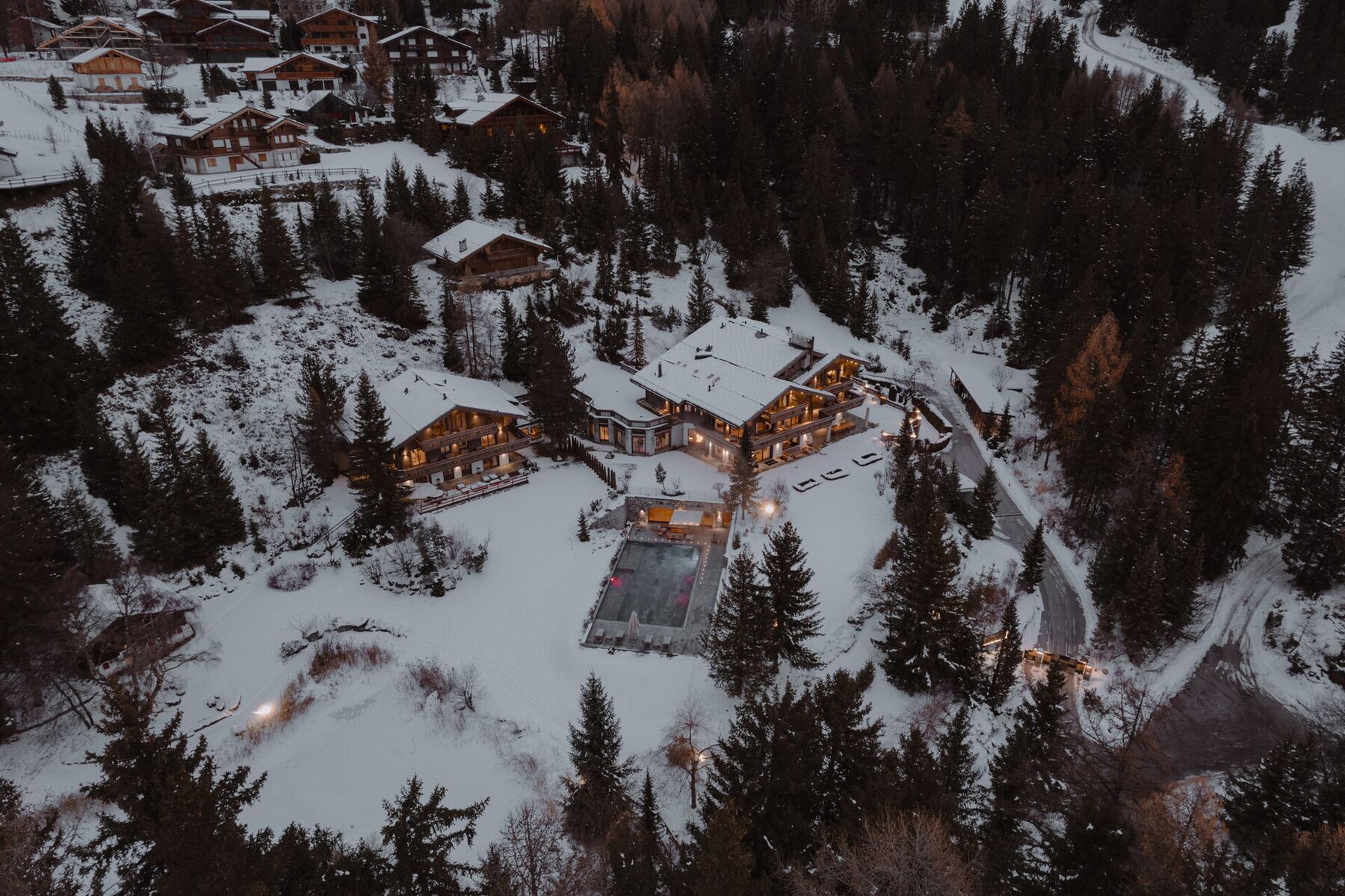 Chalet de luxe Crans-Montana, domaine privé de deux chalets sur le plateau de Plan-Mayens