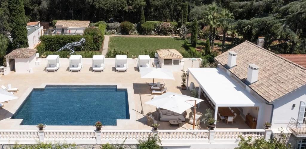 Piscine extérieure château privé îles de Lérins