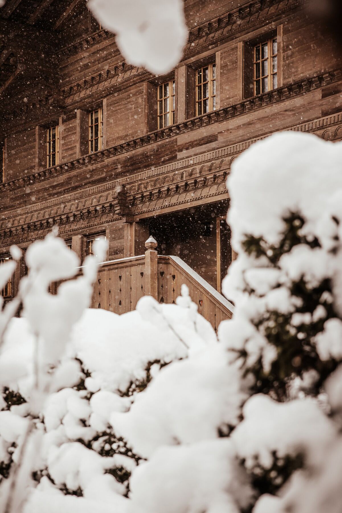 Les Alpes Suisses, destination LEGACY · Chalets de luxe Gstaad et Crans-Montana