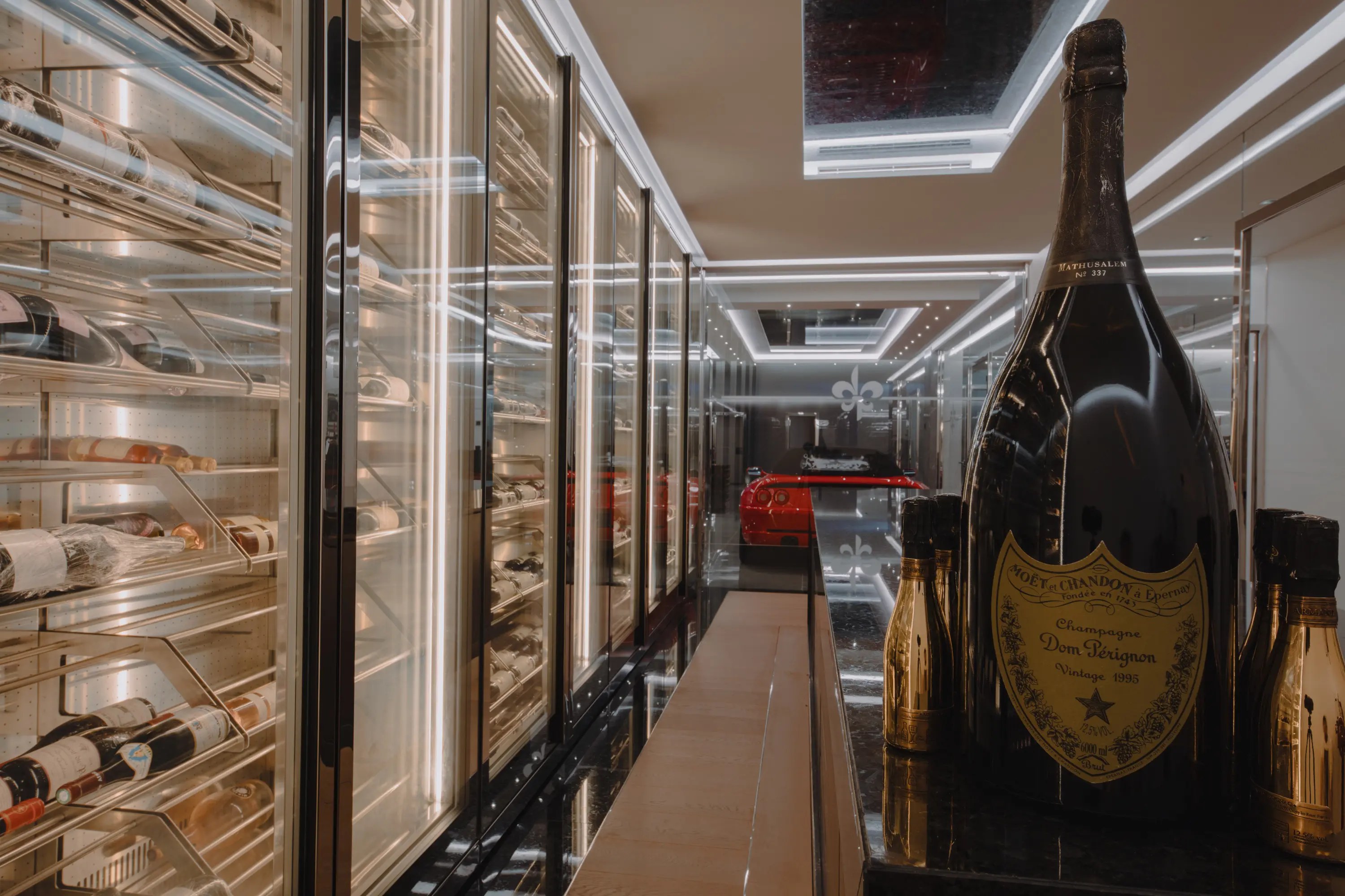 Cave à vins et champagnes climatisée, Villa Genève