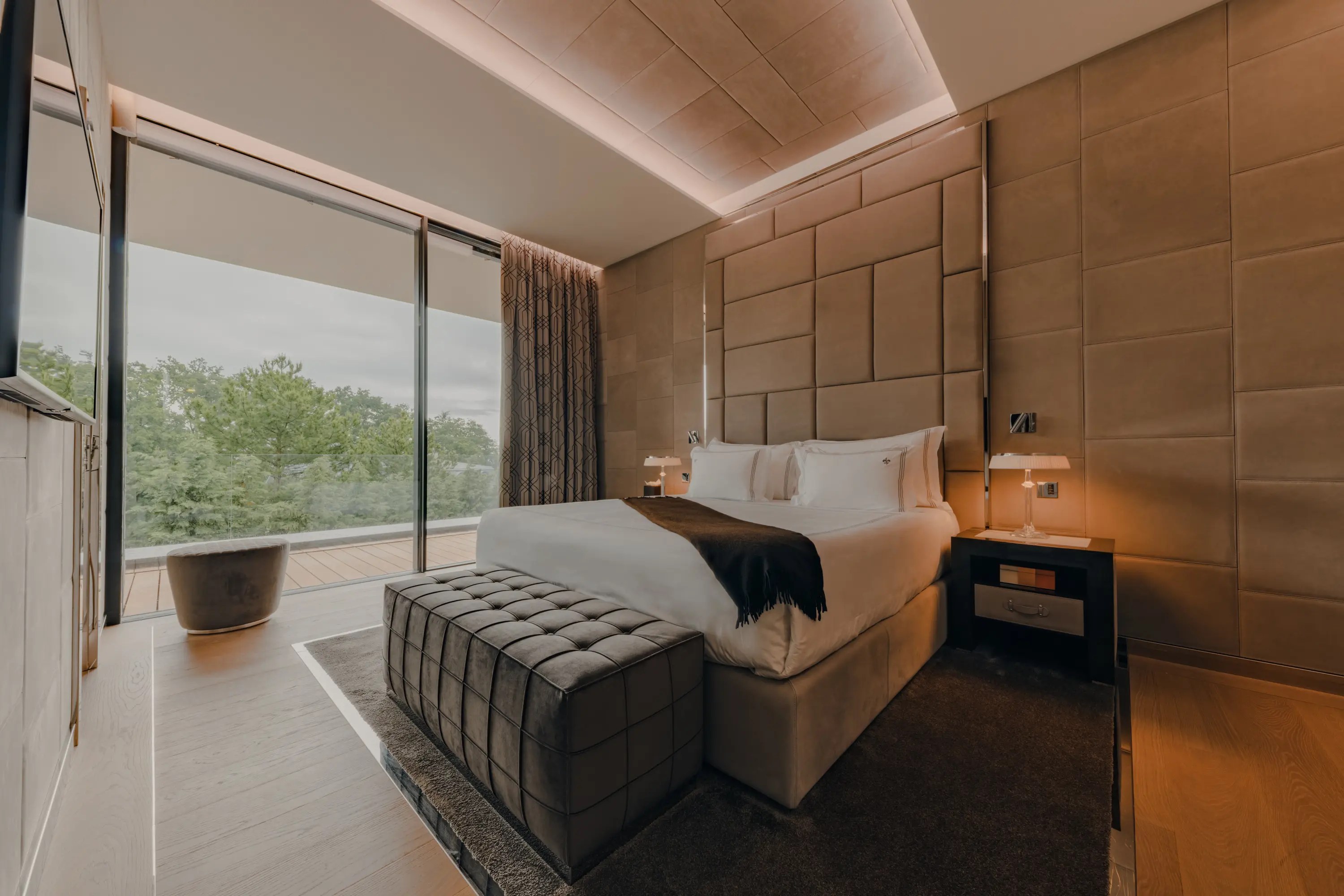 Suite parentale beige avec terrasse privée, Villa Genève