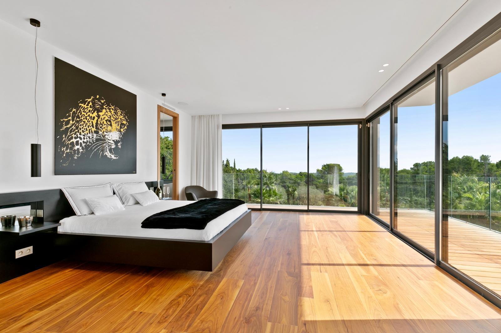 Suite parentale en parquet exotique avec vue collines, Villa Mougins