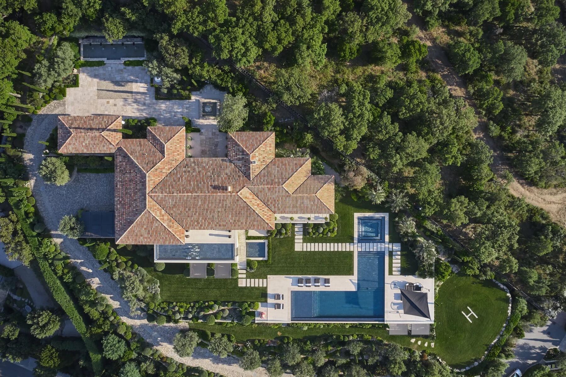 La Côte d'Azur, destination LEGACY · Villas et propriétés d'exception de Cannes à Saint-Tropez